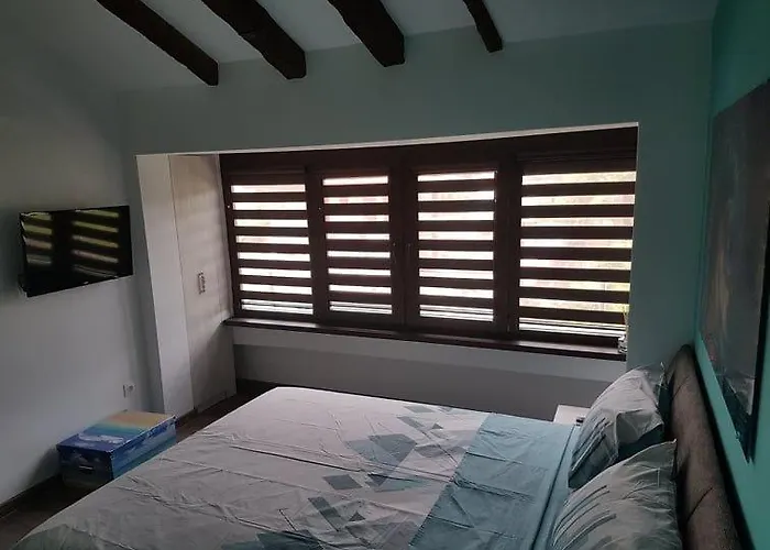 Deluxe Aquamarine 阿赫托波尔